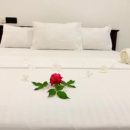 Kavin Beach Hotel Хикадува Екстериор снимка