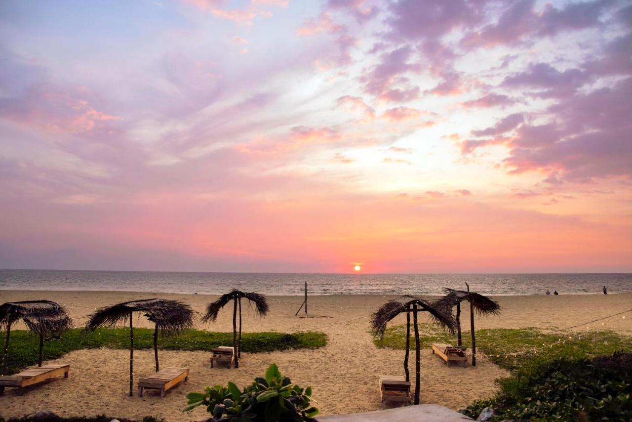 Kavin Beach Hotel Хикадува Екстериор снимка