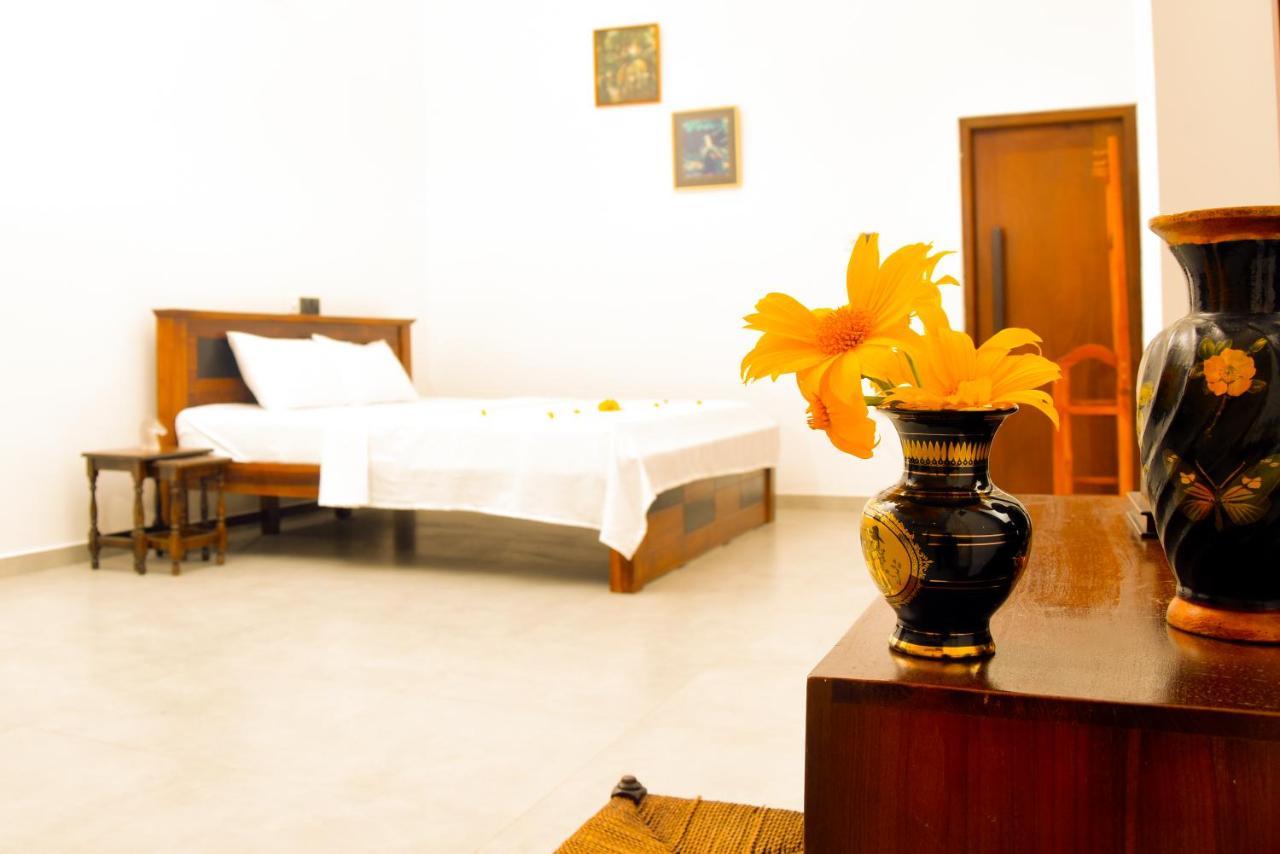 Kavin Beach Hotel Хикадува Екстериор снимка